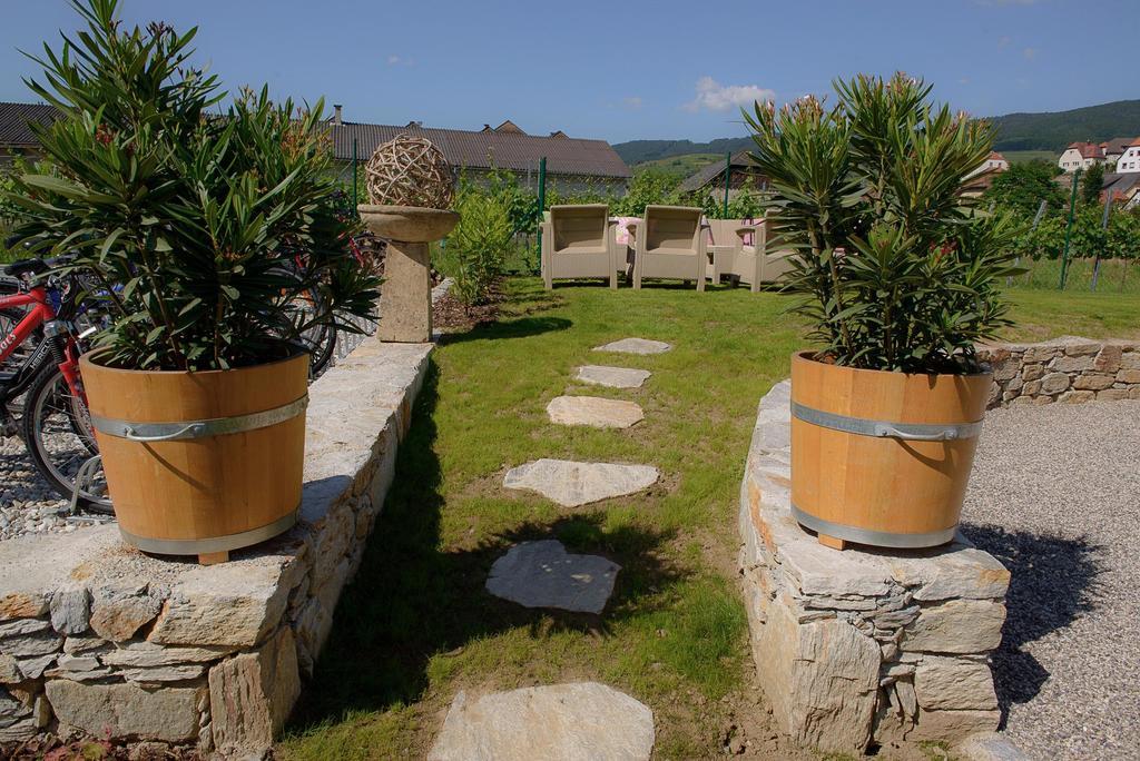 Hotel Garni Weinquadrat Weissenkirchen in der Wachau Exterior photo